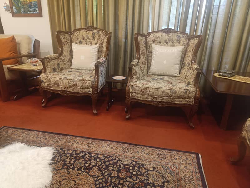 sofa sets and single sofain excellent condition.  DHA 9