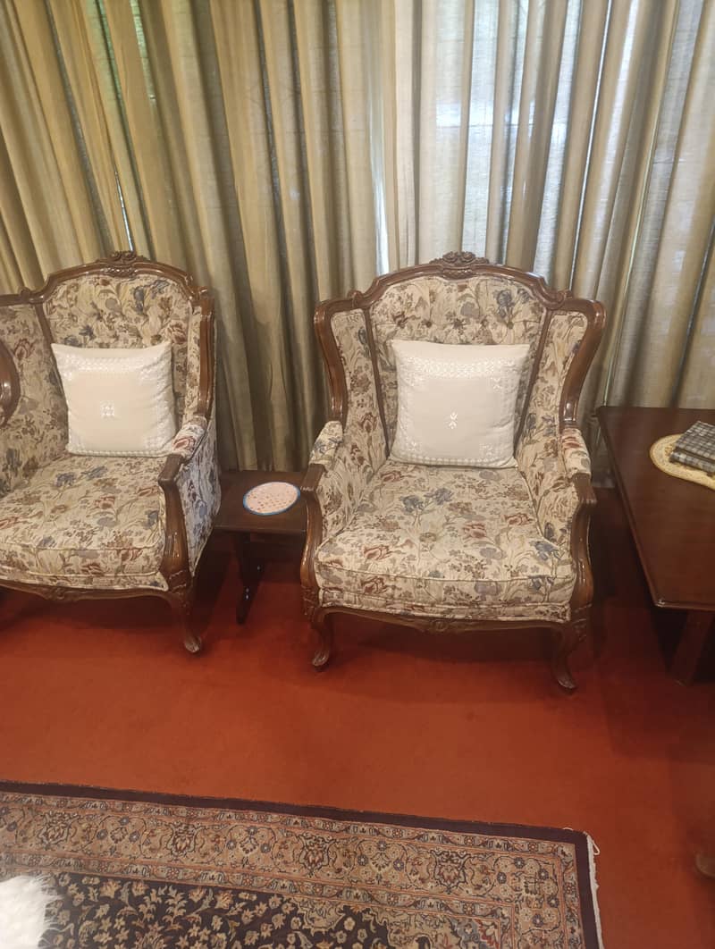 sofa sets and single sofain excellent condition.  DHA 11