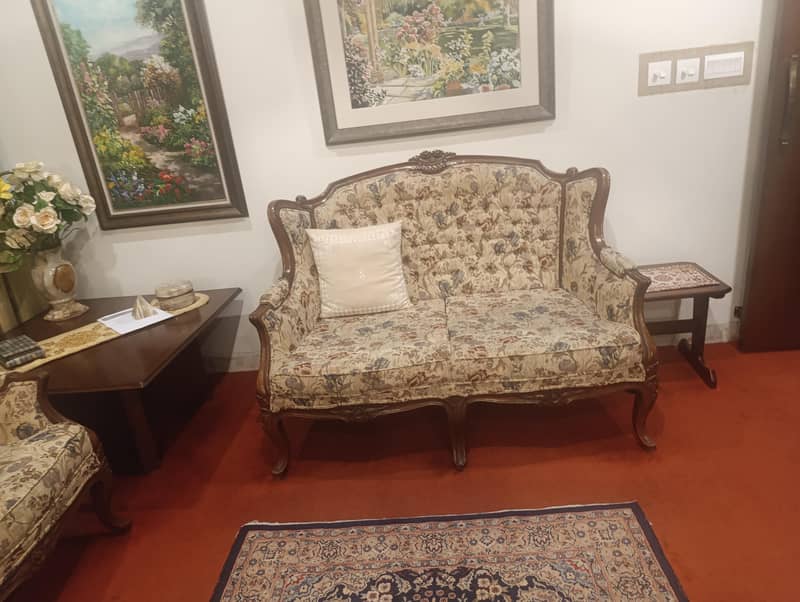 sofa sets and single sofain excellent condition.  DHA 13