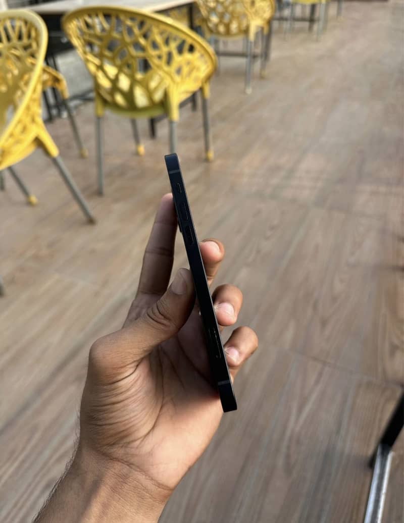 Apple iPhone 12 1