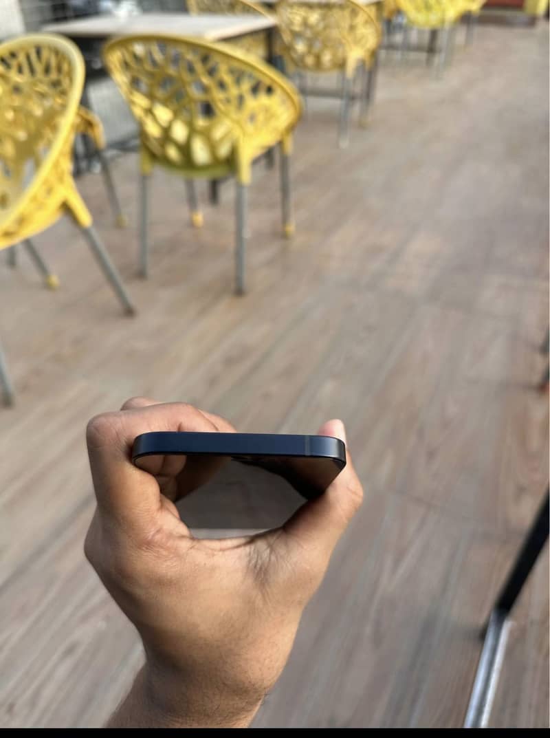 Apple iPhone 12 3