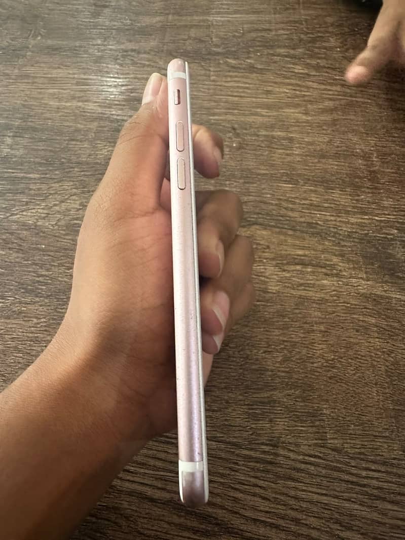 Apple iPhone 7 1