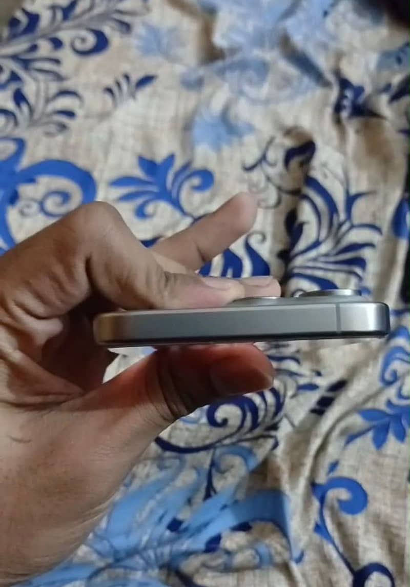 Apple iPhone 15 Pro Max 1