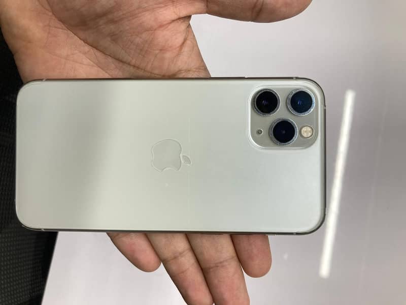 Apple iPhone 11 Pro 4
