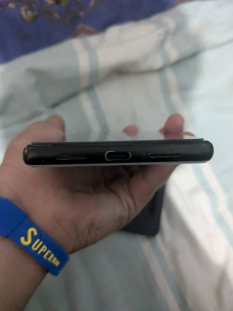 Google Pixel 6 4