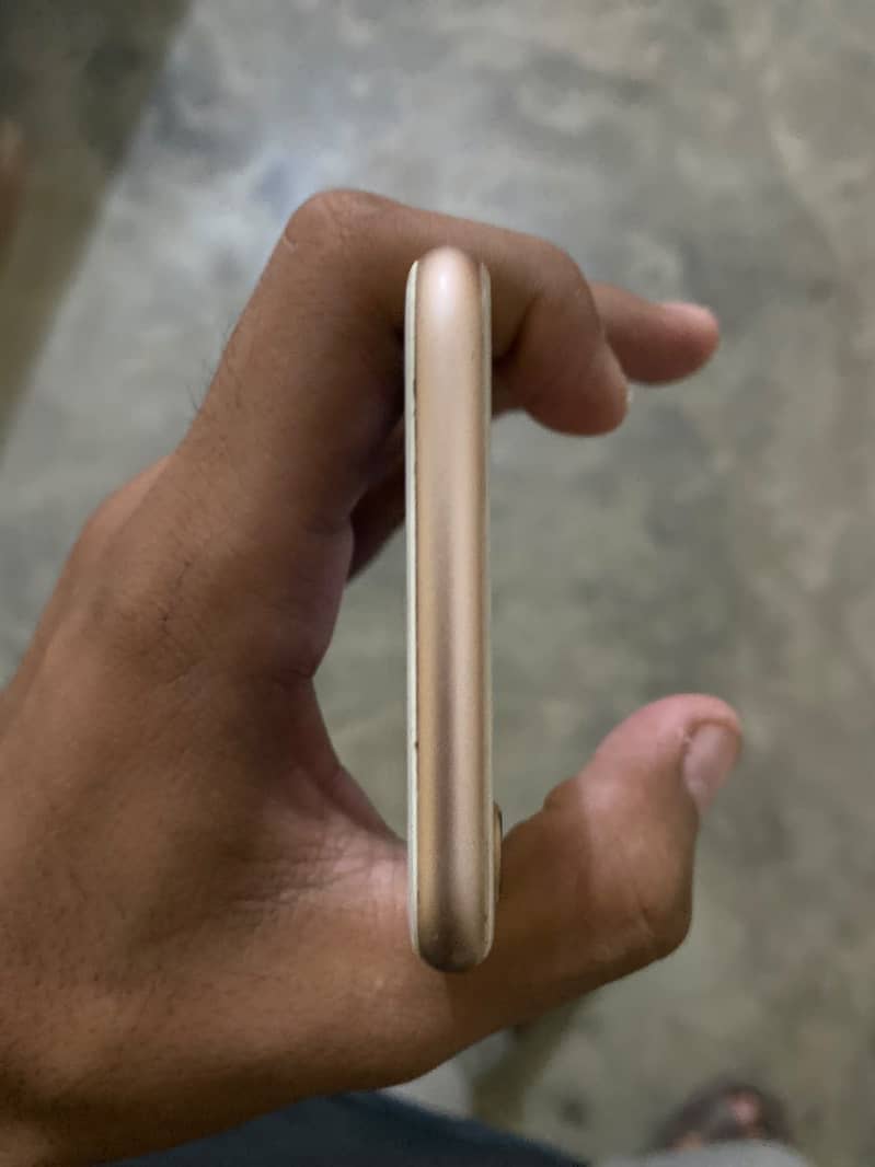 Apple iPhone 8 3