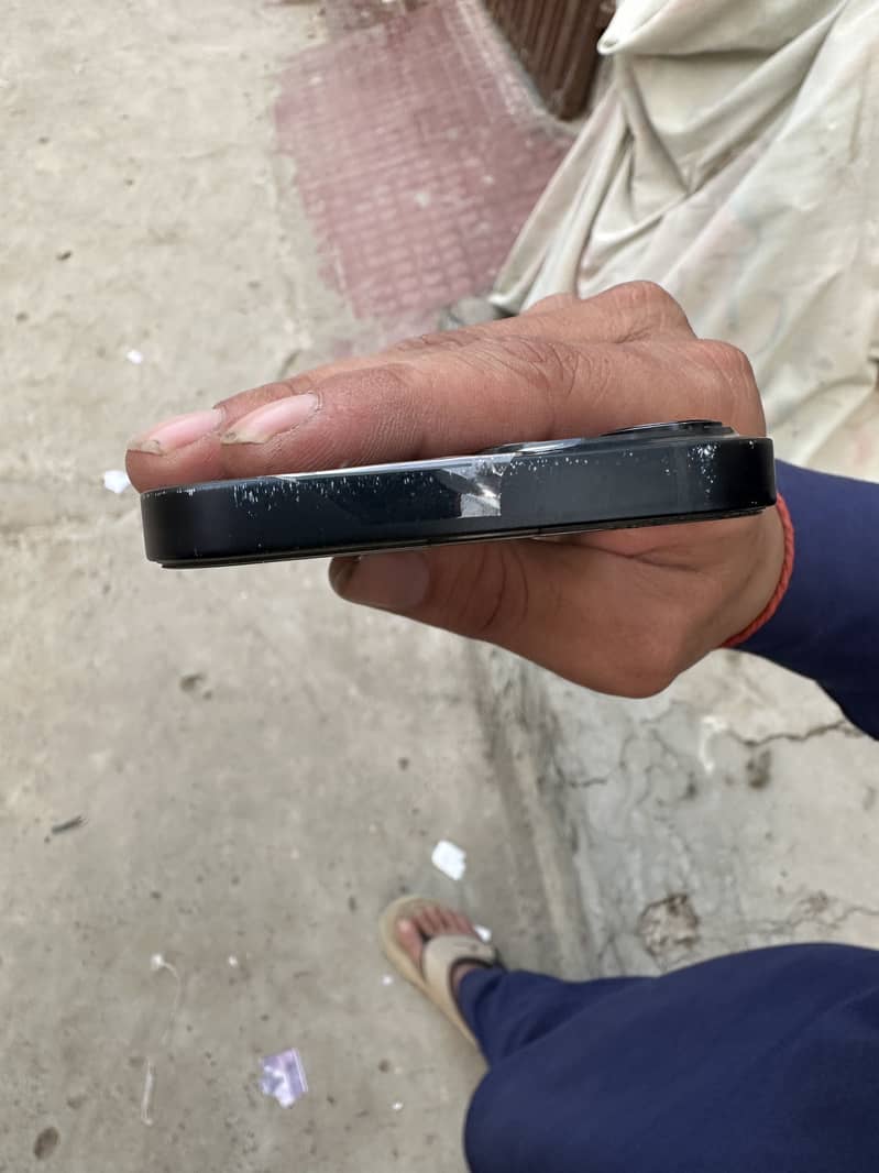 Apple iPhone 13 4