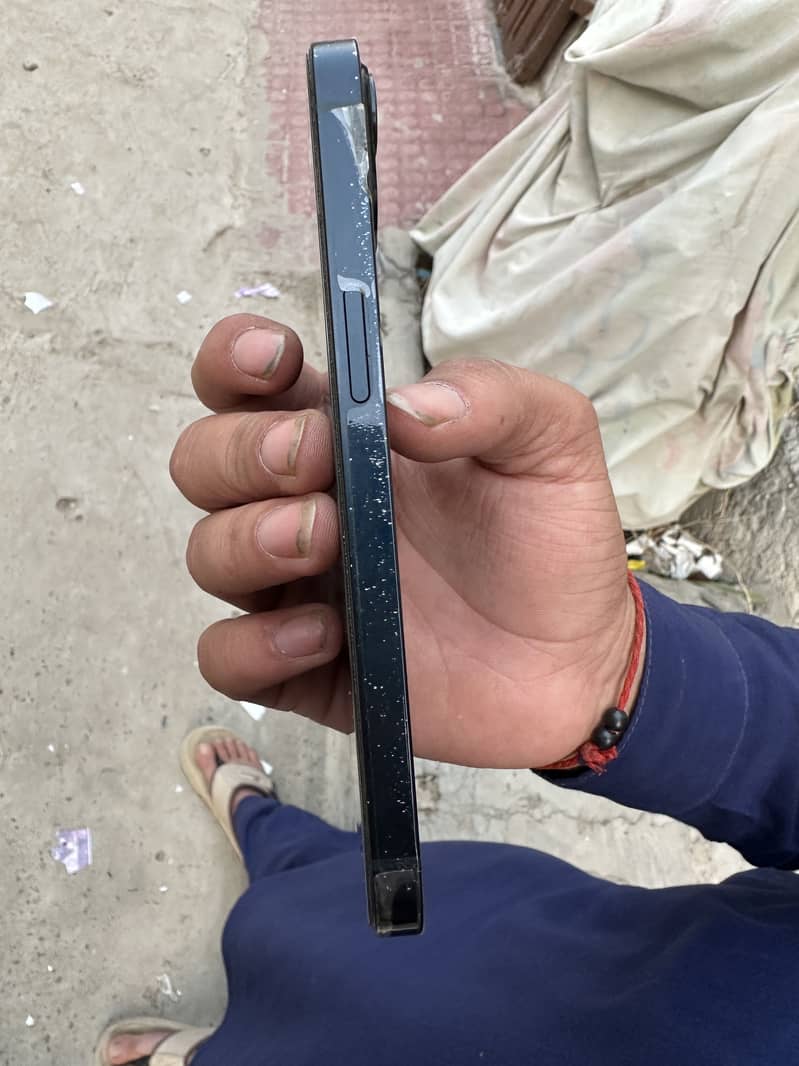 Apple iPhone 13 6