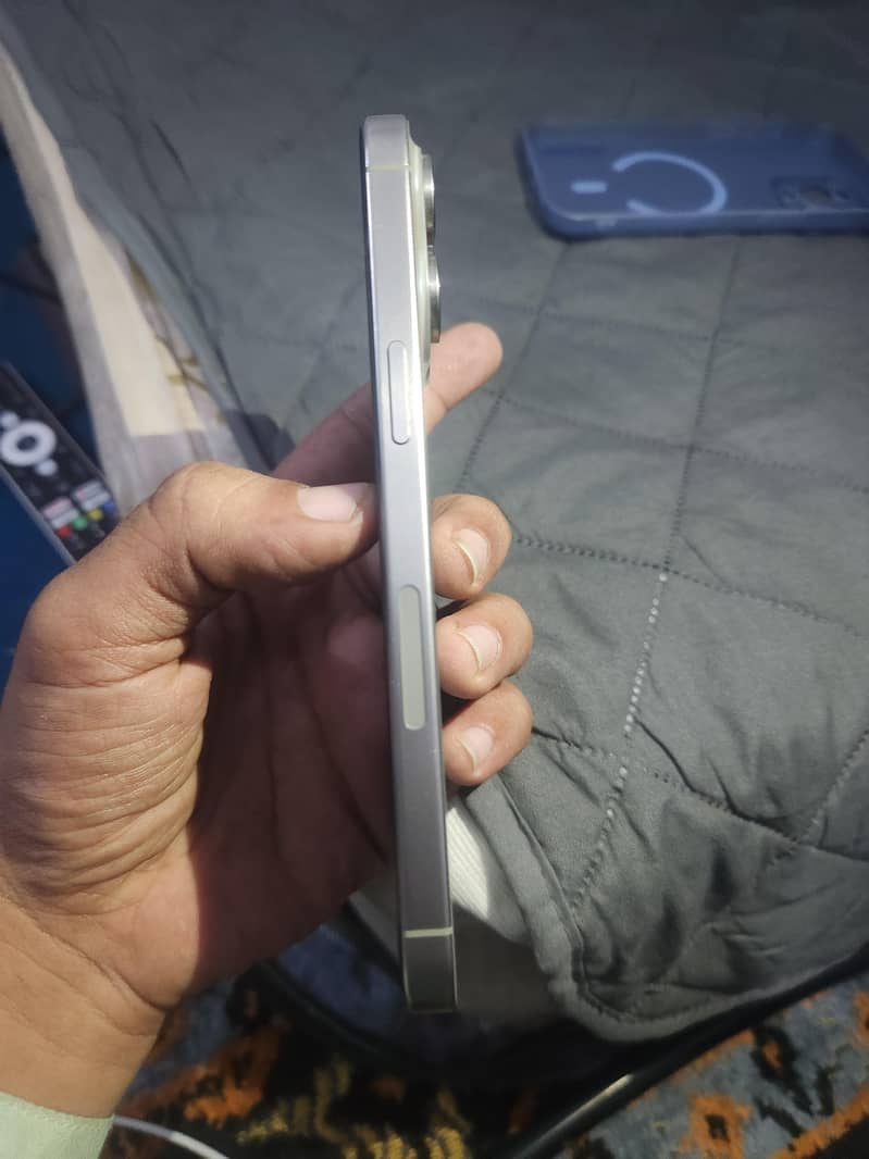 Apple iPhone 15 Pro Max 2