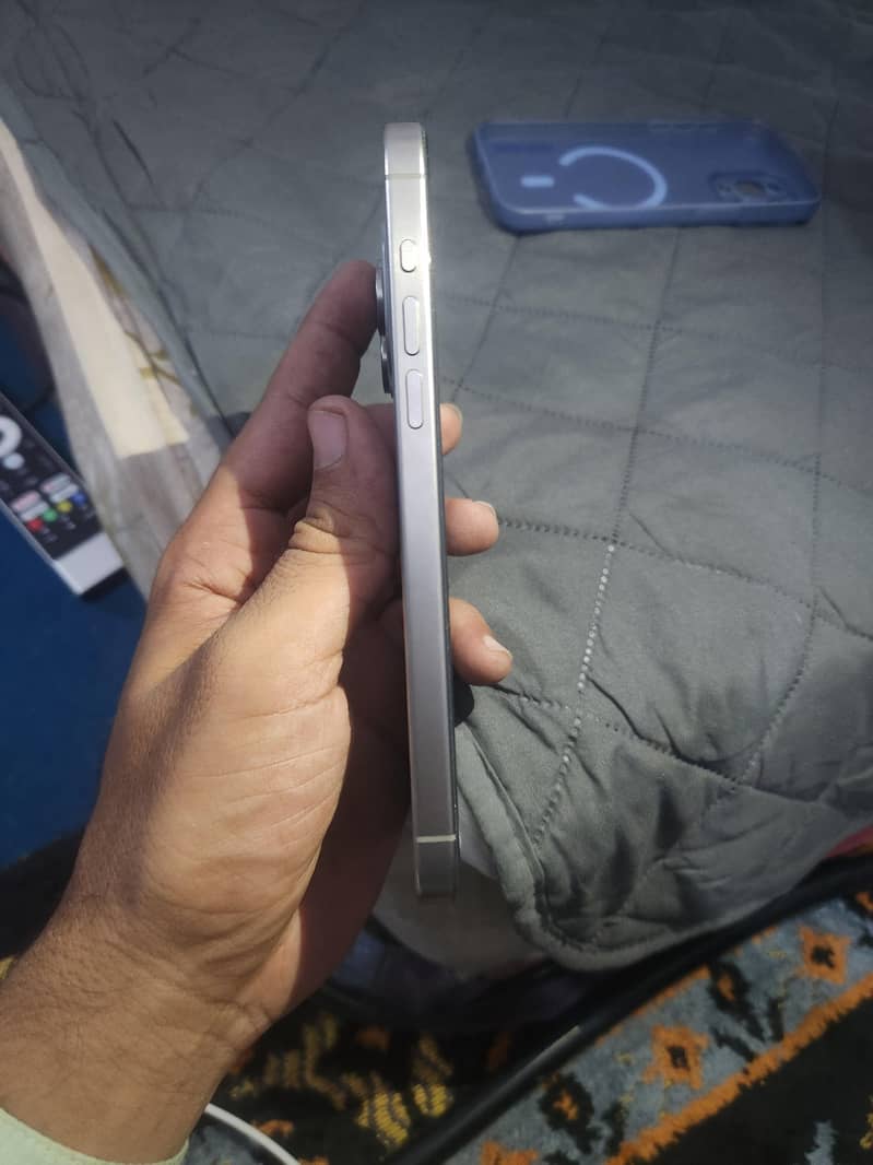 Apple iPhone 15 Pro Max 3