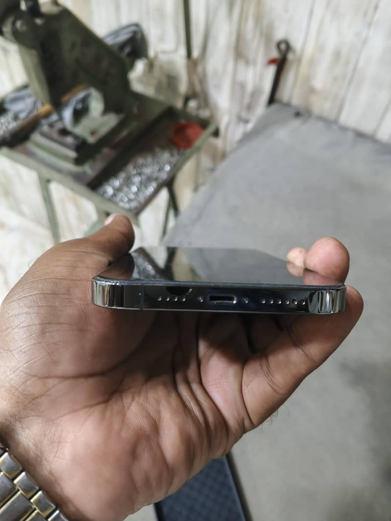 Apple iPhone 13 Pro Max 2