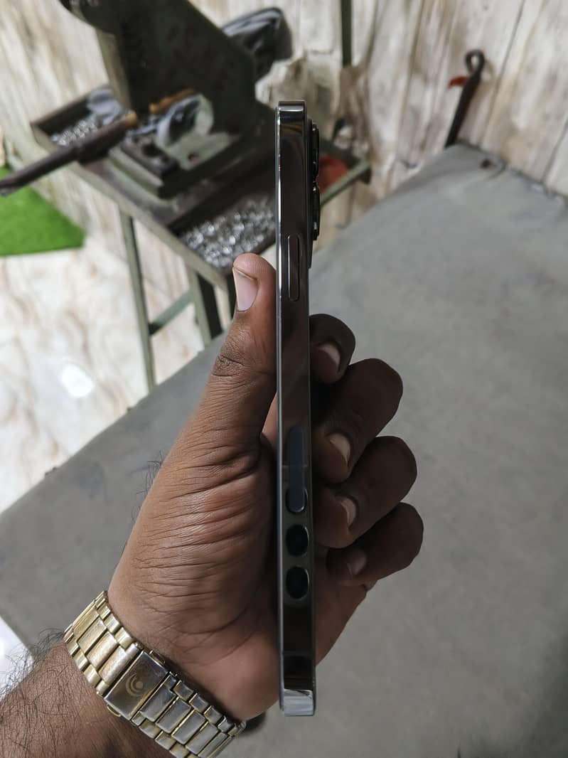Apple iPhone 13 Pro Max 3