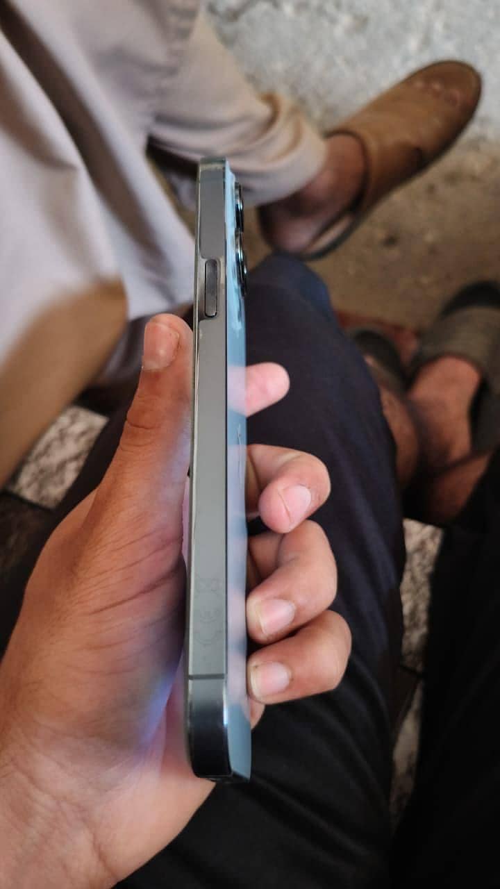 Apple iPhone 13 Pro Max 1
