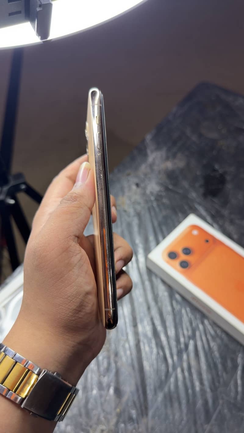 Apple iPhone 11 Pro Max 1