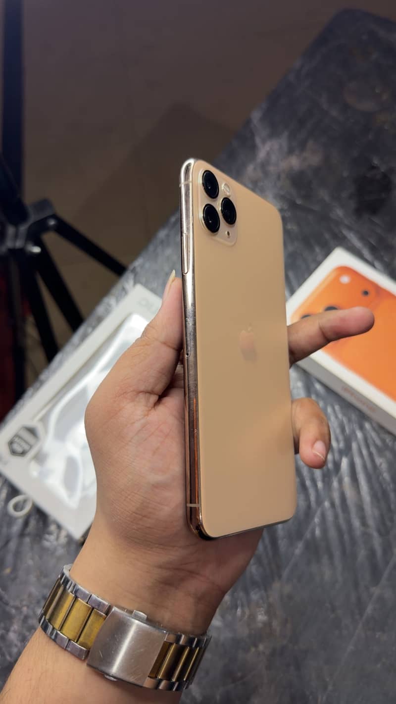 Apple iPhone 11 Pro Max 2