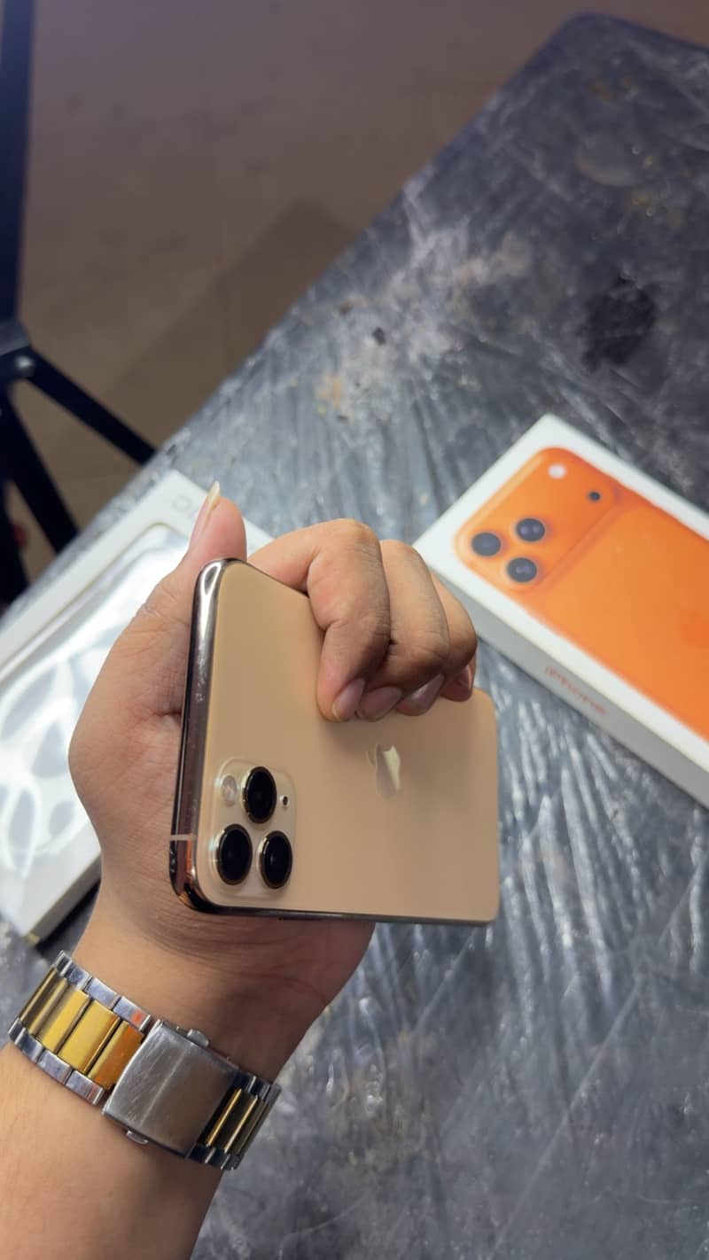 Apple iPhone 11 Pro Max 3