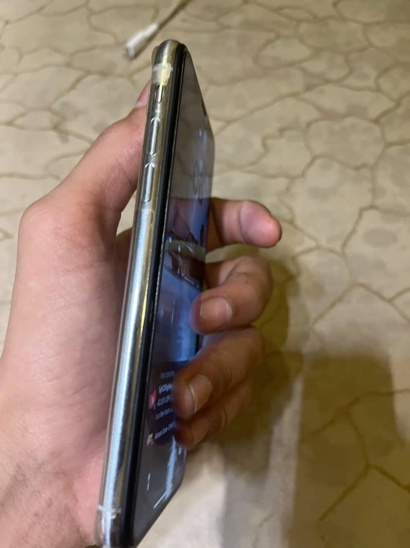 Apple iPhone X 3