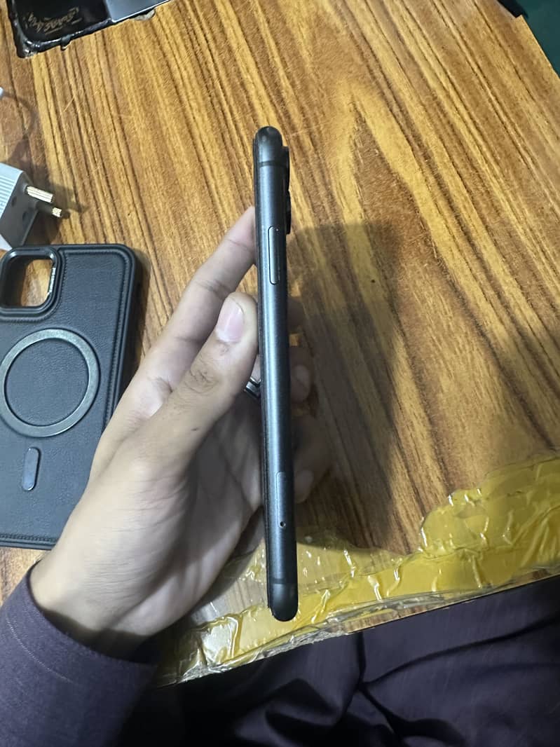 Apple iPhone 11 7