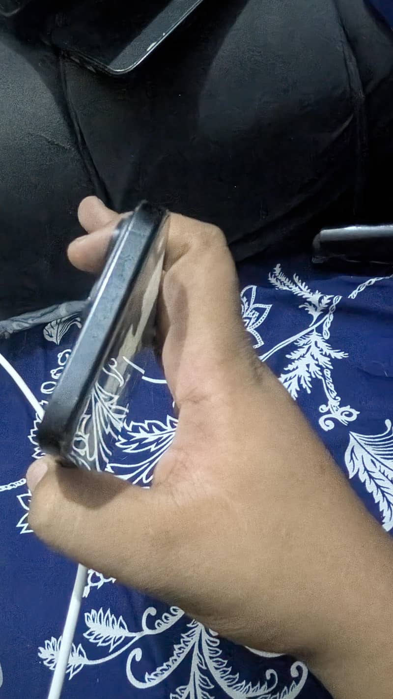 Apple iPhone 16 Pro Max 2