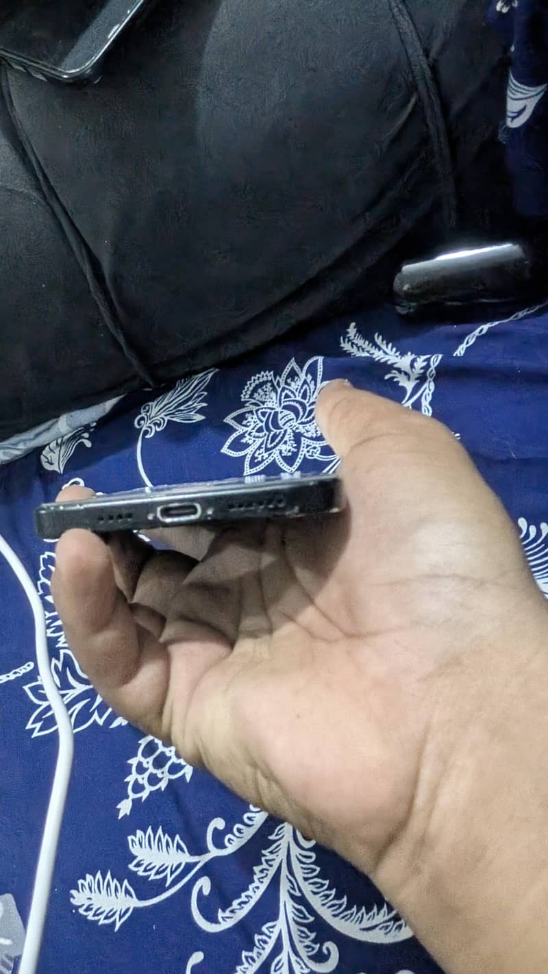 Apple iPhone 16 Pro Max 5