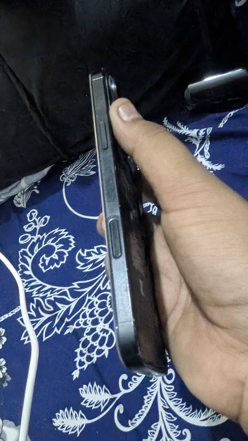 Apple iPhone 16 Pro Max 6