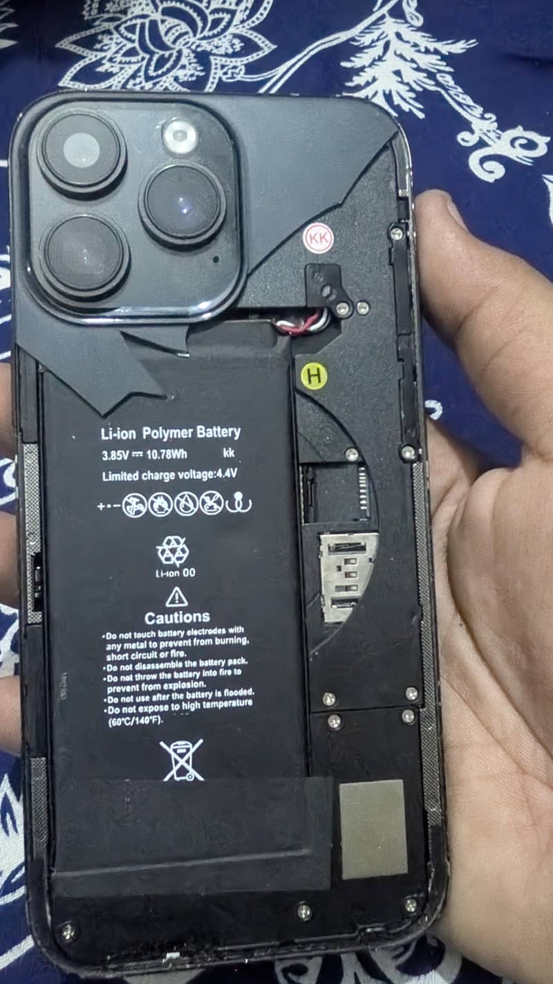 Apple iPhone 16 Pro Max 8