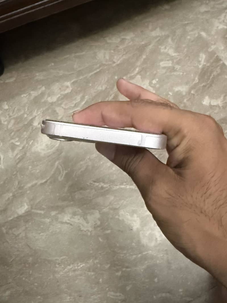 Apple iPhone 13 0