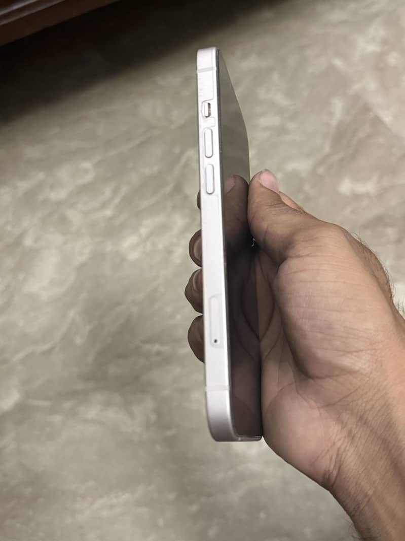 Apple iPhone 13 1