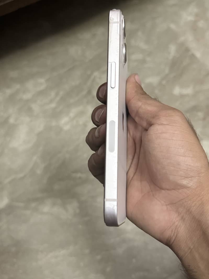 Apple iPhone 13 4