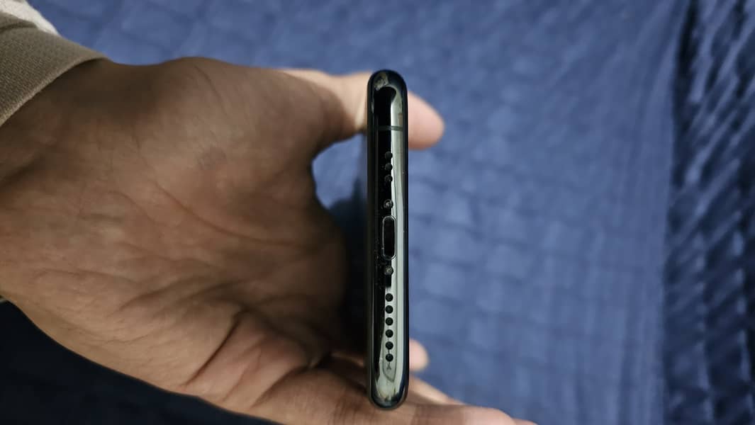 Apple iPhone 11 Pro 2