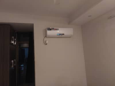 Haier 1.5 ton DC inverter hot and cool R-410 Gas