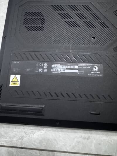 Acer Nitro V16 AMD Ryzen 7 8845HS w/ Radeon 780M Graphics (3.80 GHz)