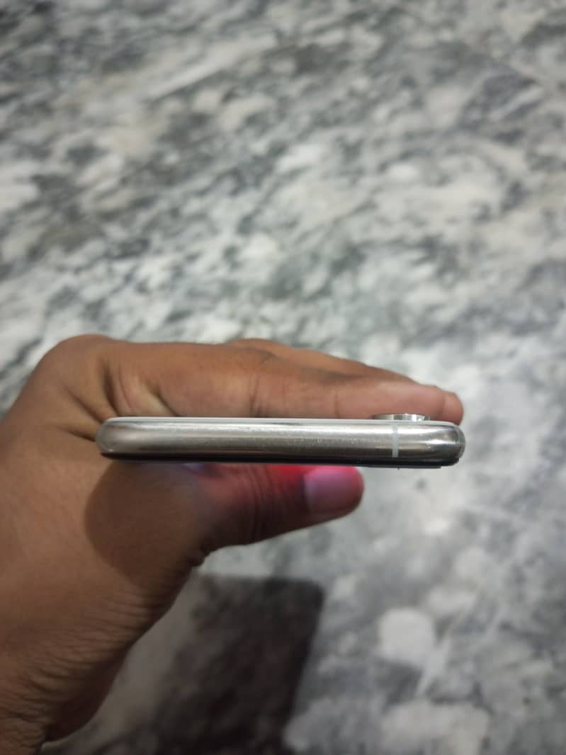 Apple iPhone XS 5