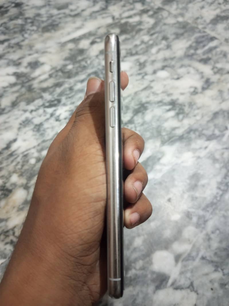 Apple iPhone XS 6