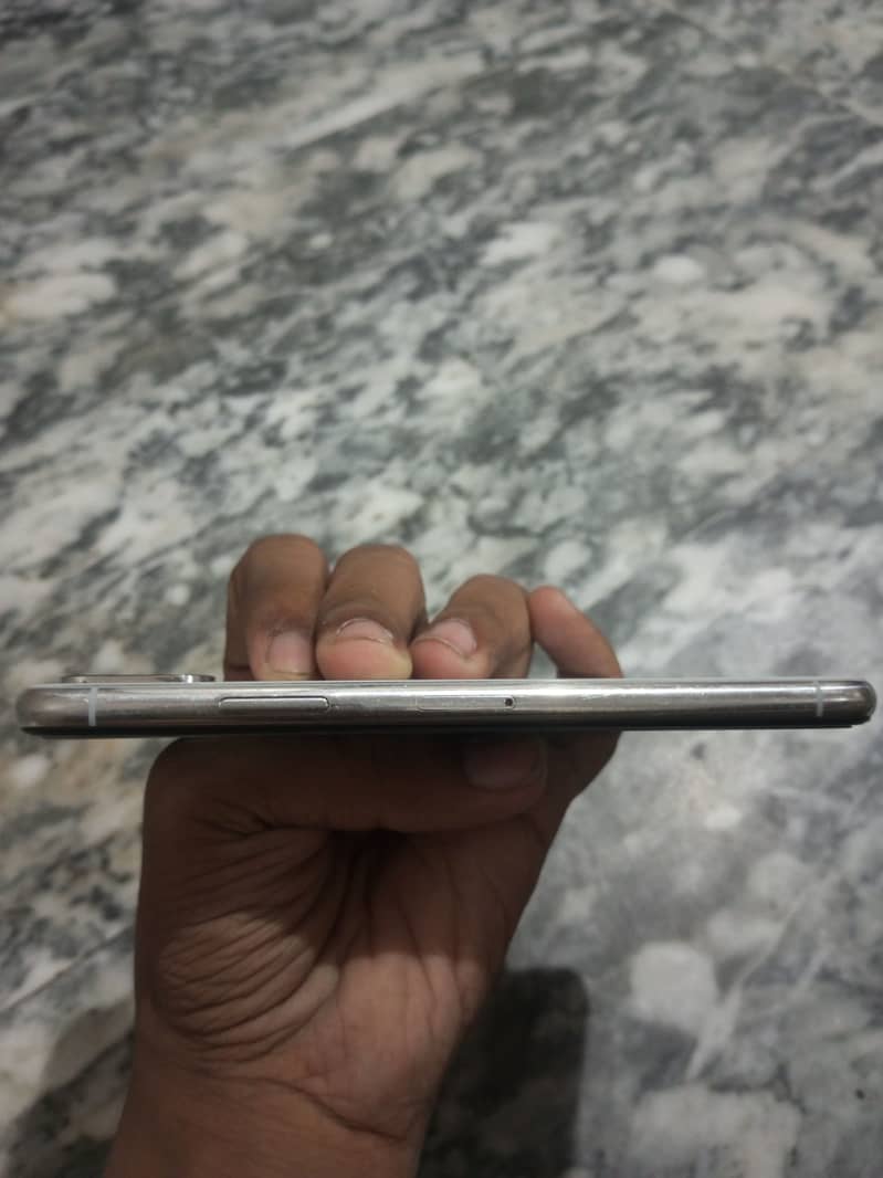 Apple iPhone XS 7