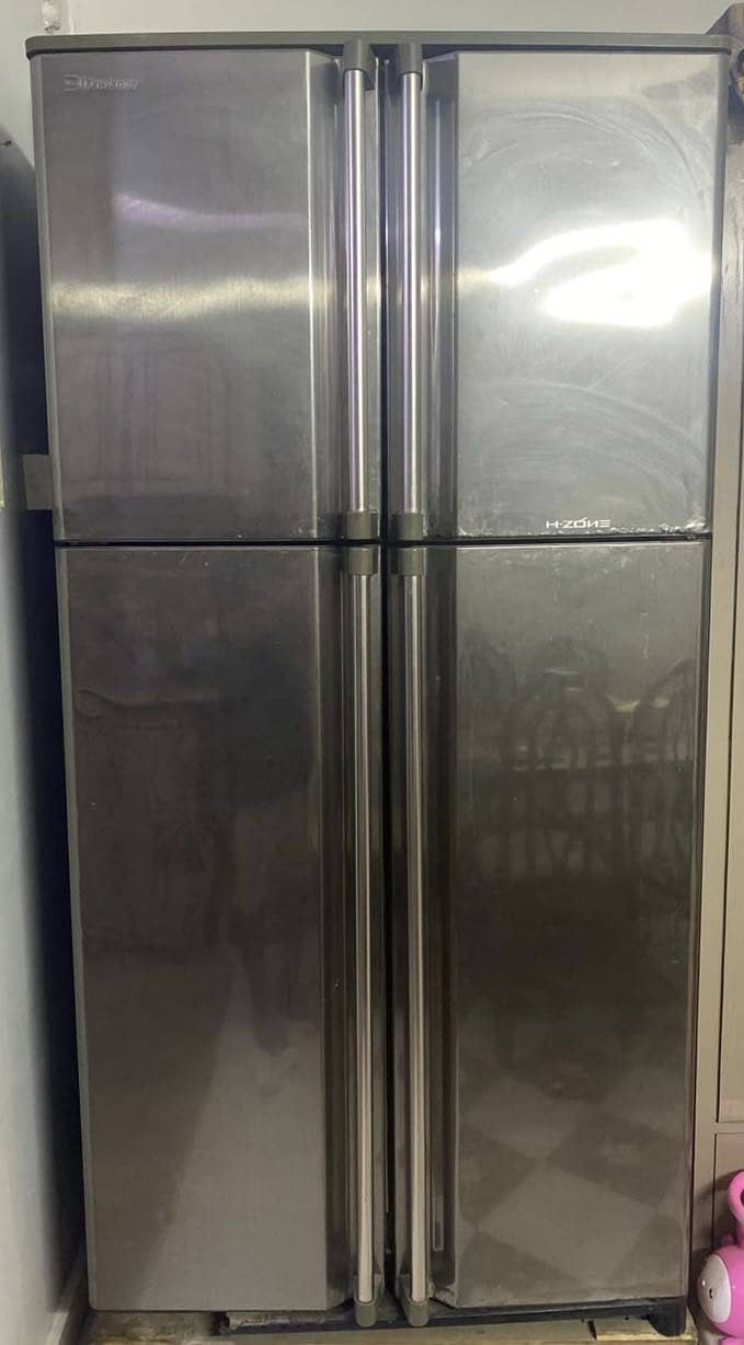Refrigerator 0