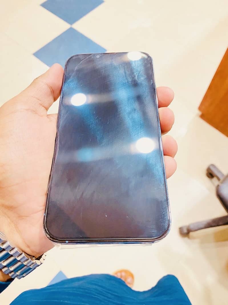 Apple iPhone 13 Pro Max 4