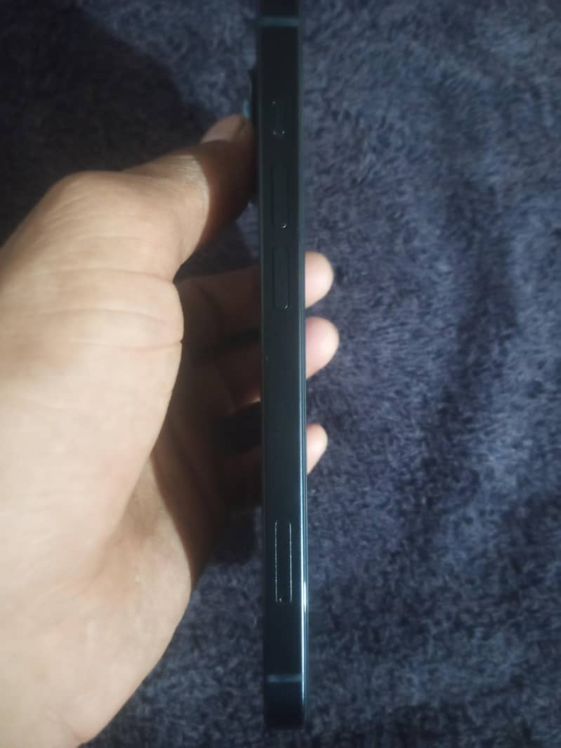 Apple iPhone 13 2