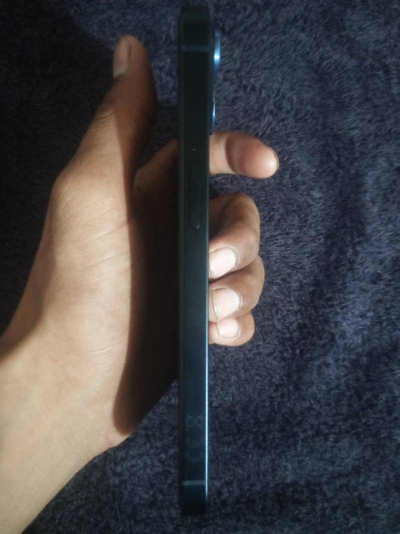 Apple iPhone 13 3
