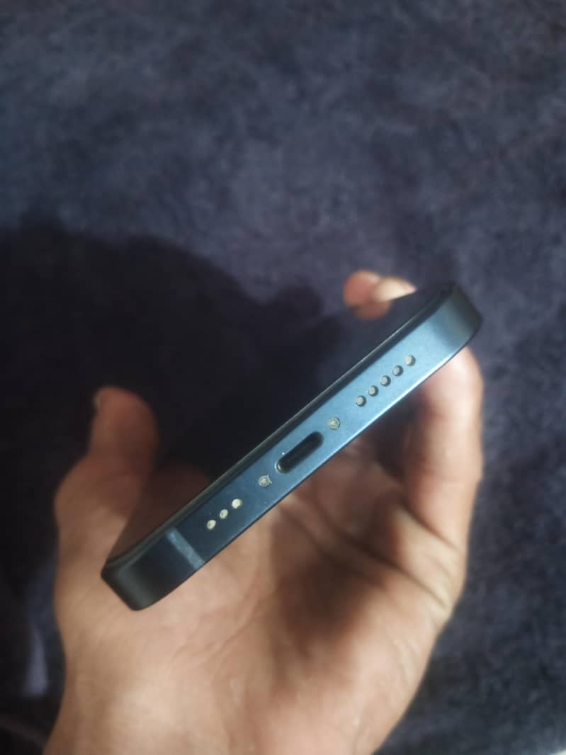 Apple iPhone 13 5