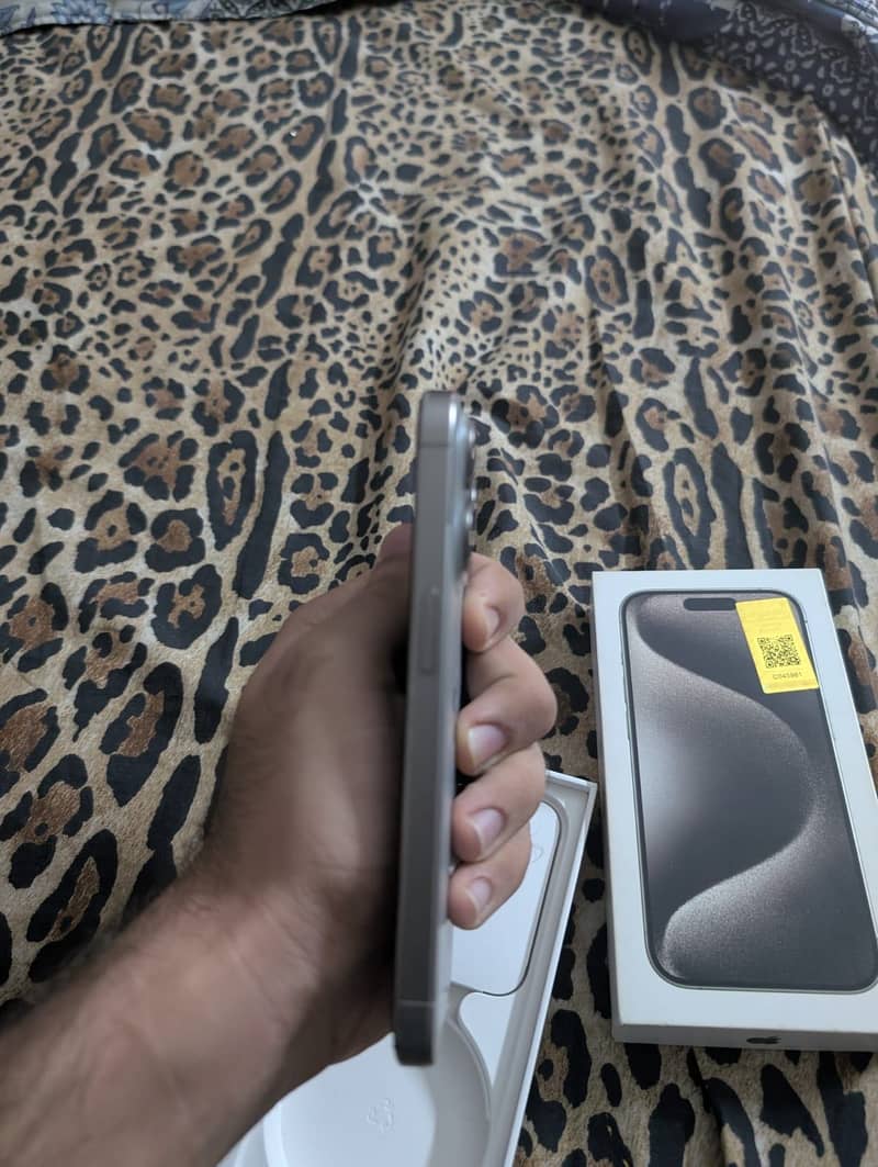 Apple iPhone 15 Pro 3