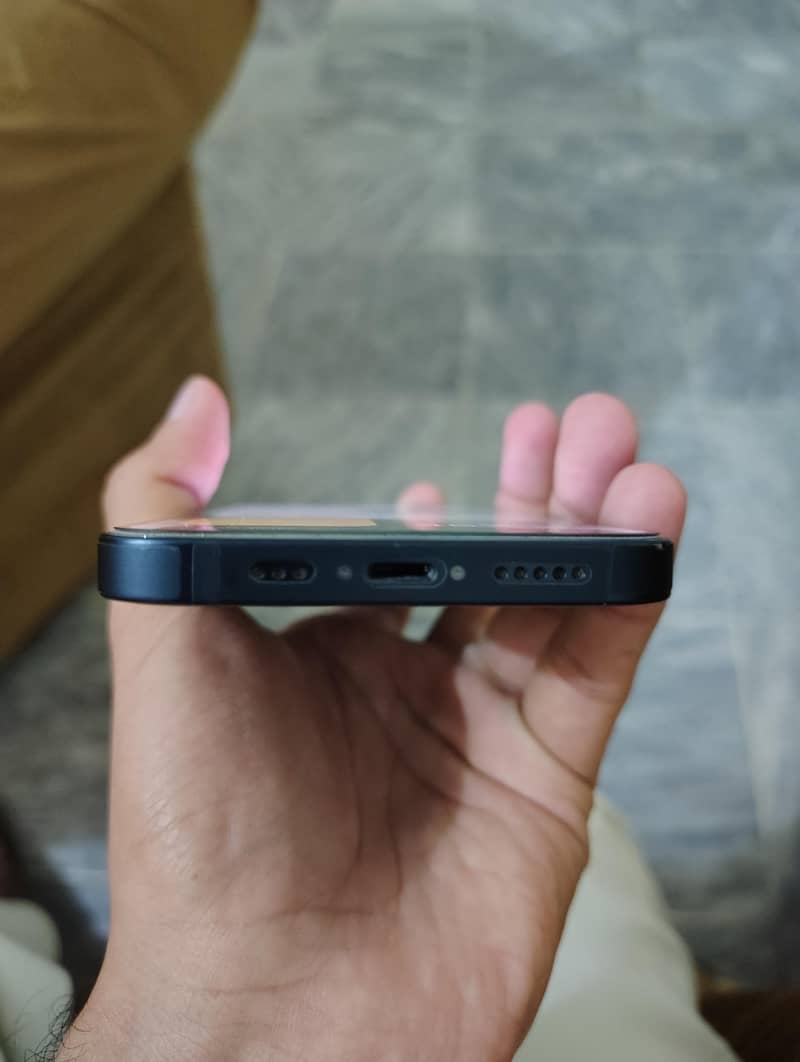 Apple iPhone 13 2