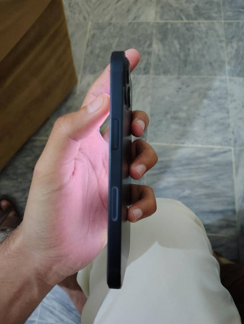 Apple iPhone 13 4