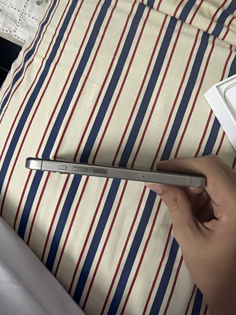 Apple iPhone 15 Pro 3