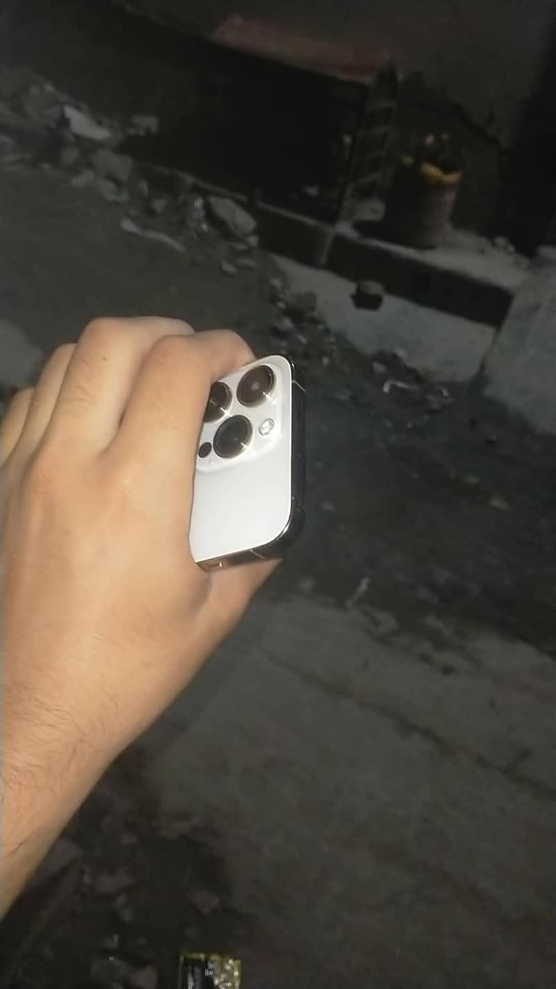 Apple iPhone 13 Pro 1