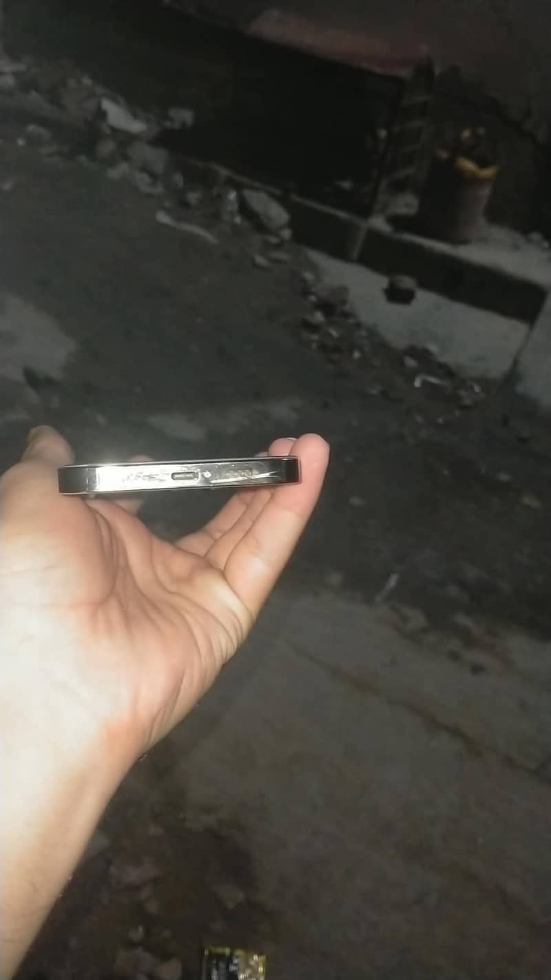 Apple iPhone 13 Pro 4