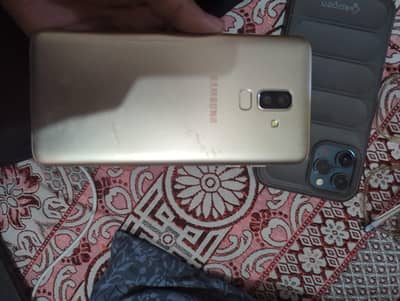 Samsung Mobile J8