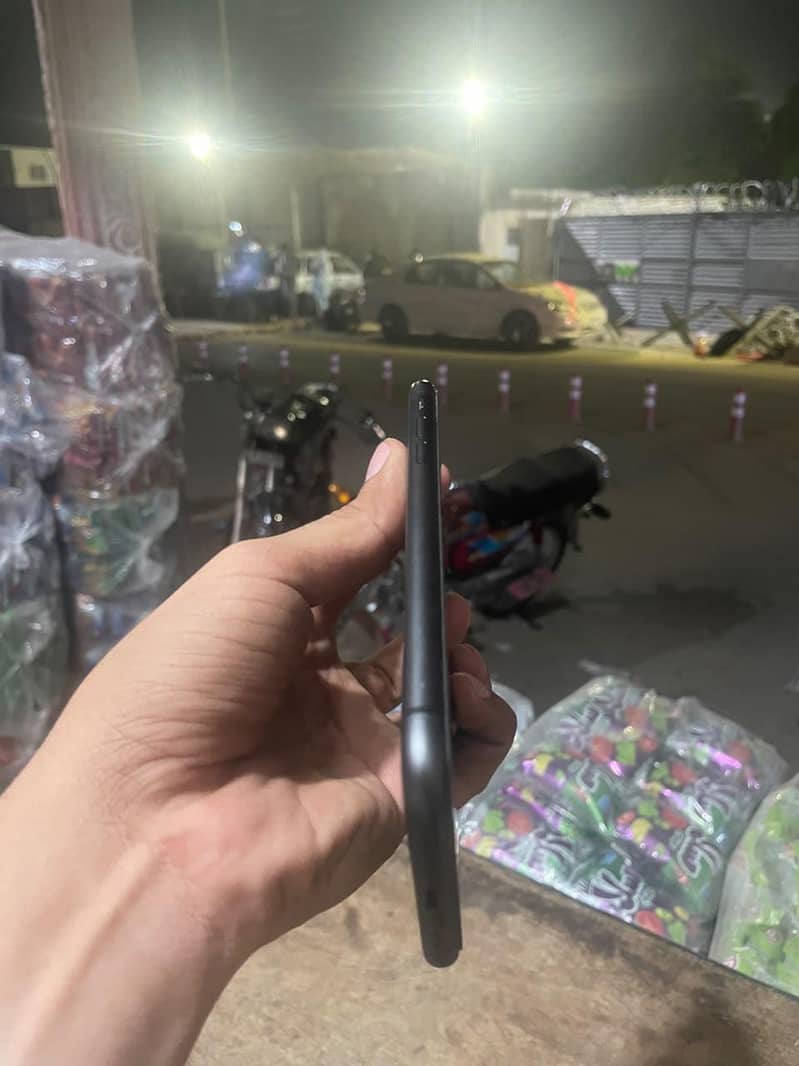 Apple iPhone 11 3