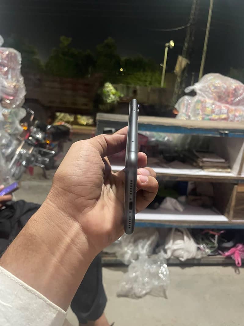 Apple iPhone 11 5