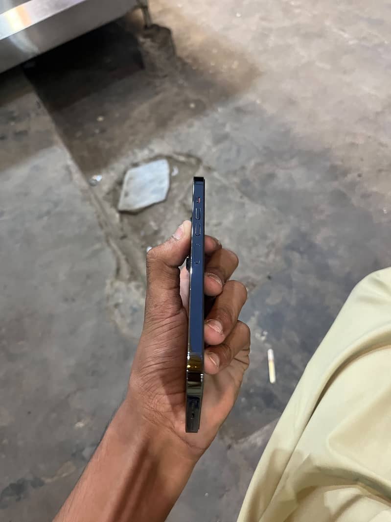 Apple iPhone 13 Pro Max 2